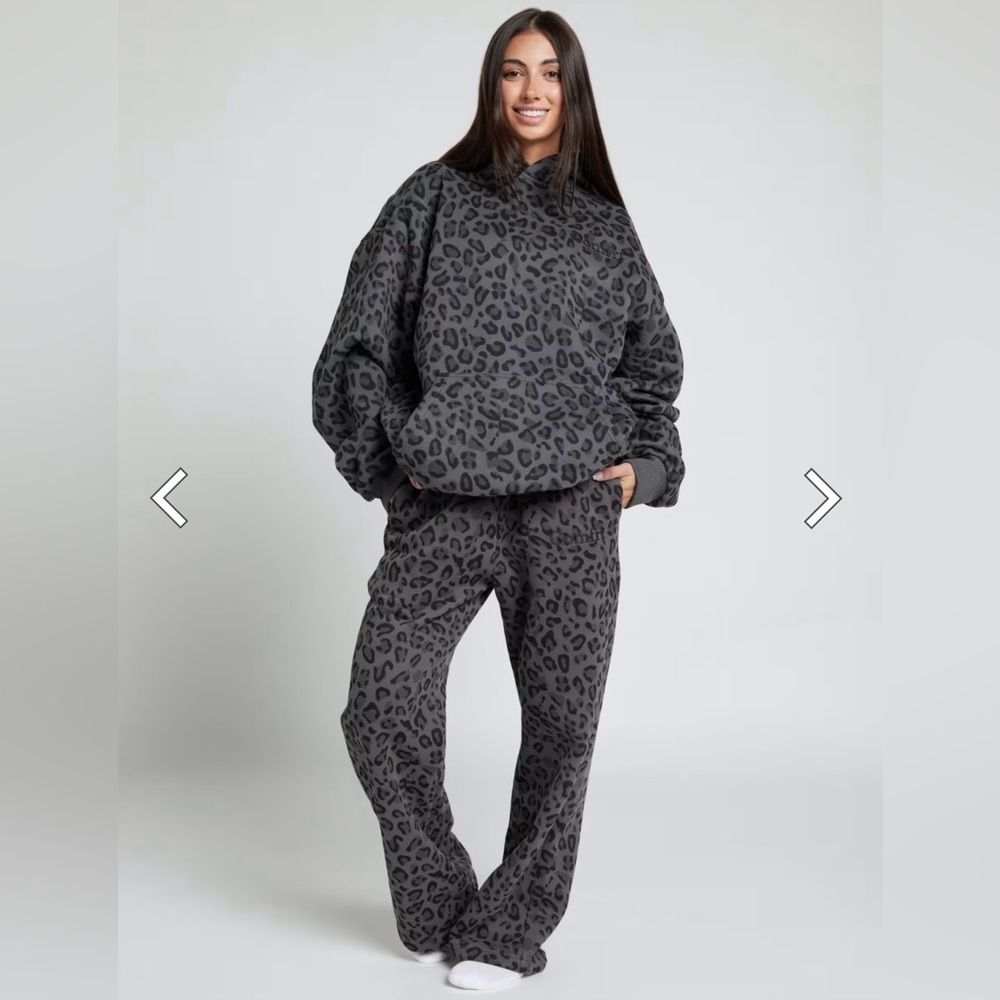 Comfrt Minimalist Hoodie and Sweatpants Set